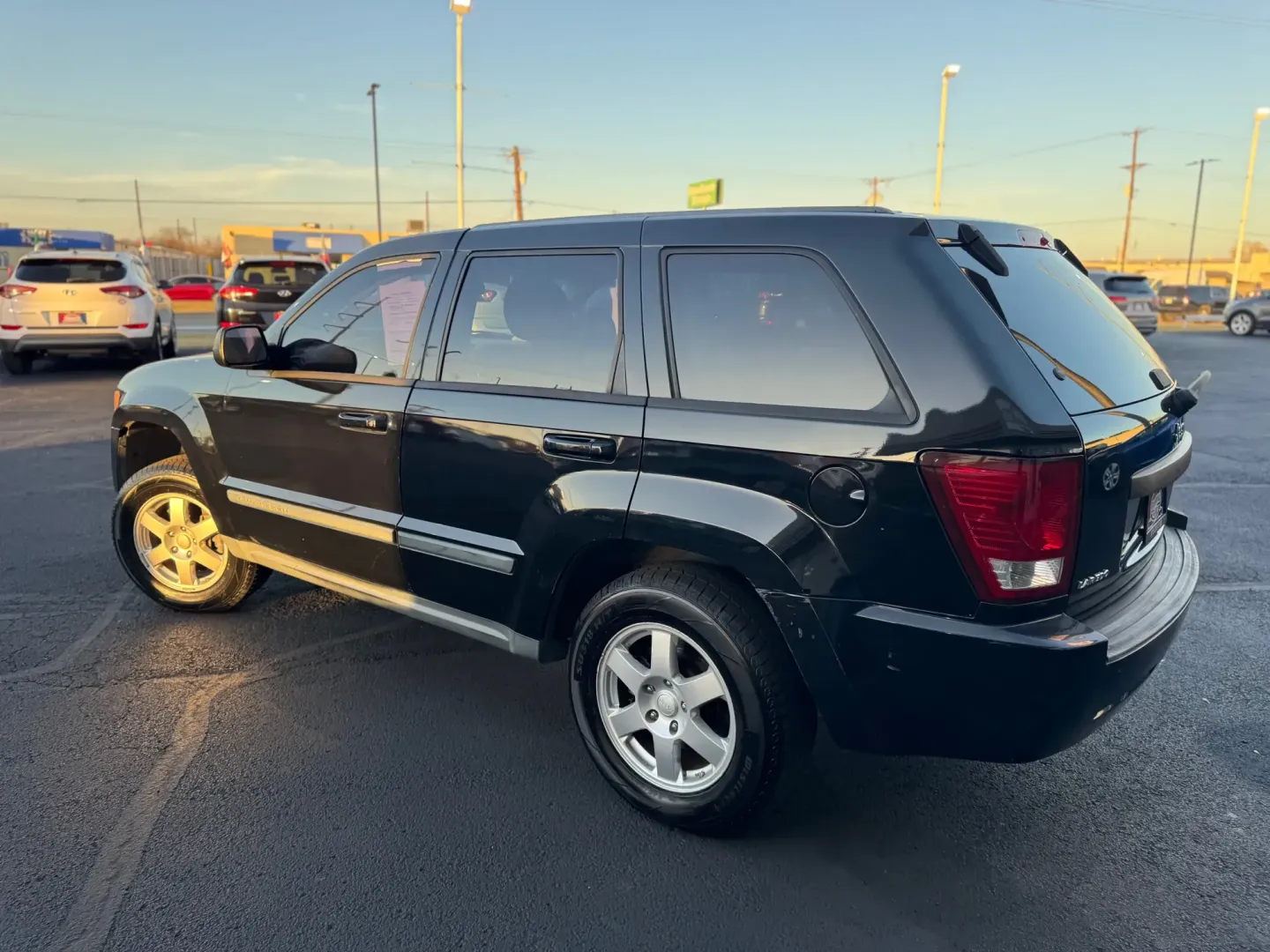 2008 Jeep Grand Cherokee Laredo 2WD (1J8GS48K78C) with an 3.7L V6 SOHC 12V engine, 5-Speed Automatic Overdrive transmission, located at 10740 Forest Lane, Dallas, TX, 75243, (972) 272-7300, 32.908588, -96.701813 - Are you ready to elevate your outdoor adventures? Look no further than this stunning **2008 Jeep Grand Cherokee** available at **Traditional Autos**, your trusted source for quality used vehicles in Dallas, TX. Perfectly suited for those who crave the thrill of weekend getaways or the daily commute - Photo#3