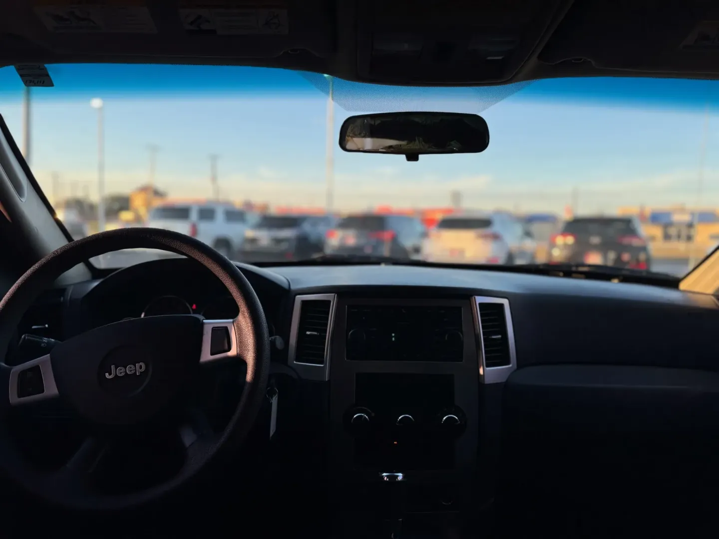 2008 Jeep Grand Cherokee Laredo 2WD (1J8GS48K78C) with an 3.7L V6 SOHC 12V engine, 5-Speed Automatic Overdrive transmission, located at 10740 Forest Lane, Dallas, TX, 75243, (972) 272-7300, 32.908588, -96.701813 - Are you ready to elevate your outdoor adventures? Look no further than this stunning **2008 Jeep Grand Cherokee** available at **Traditional Autos**, your trusted source for quality used vehicles in Dallas, TX. Perfectly suited for those who crave the thrill of weekend getaways or the daily commute - Photo#5