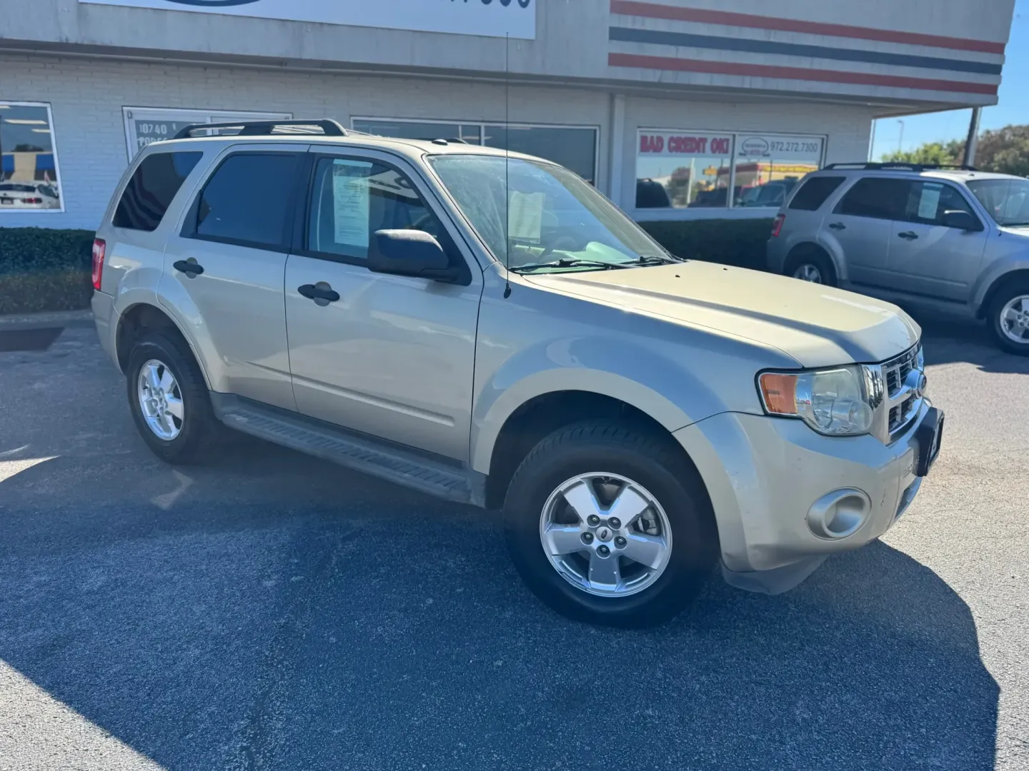 2011 Ford Escape XLT FWD (1FMCU0D7XBK) with an 2.5L L4 DOHC 16V engine, 6-Speed Automatic transmission, located at 10740 Forest Lane, Dallas, TX, 75243, (972) 272-7300, 32.908588, -96.701813 - ### Discover Your Next Adventure with This 2011 Ford Escape SUV!<br /> <br /> Perfect for weekend getaways, daily commutes, or family road trips, this 2011 Ford Escape Sport Utility is a versatile choice for anyone seeking a reliable and spacious vehicle. With its rugged charm and functional feature - Photo#1