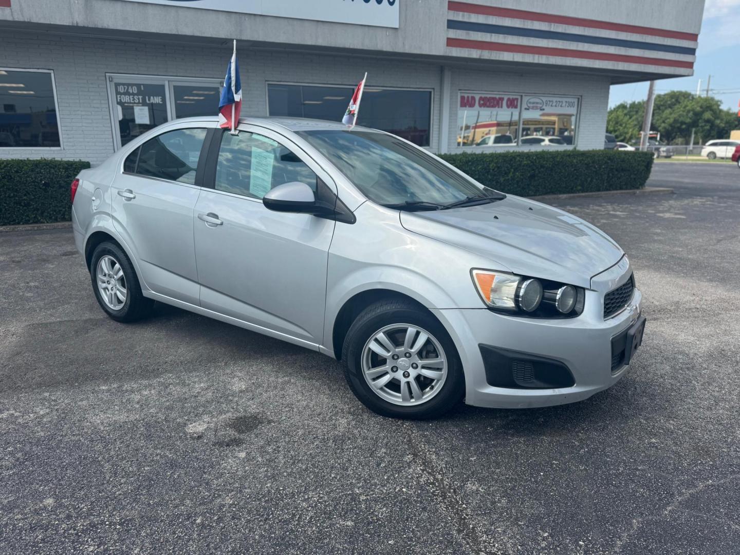 2014 SILVER CHEVROLET SONIC LT LT Auto Sedan (1G1JC5SH9E4) with an 1.8L L4 DOHC 24V engine, 6-Speed Automatic transmission, located at 10740 Forest Lane, Dallas, TX, 75243, (972) 272-7300, 32.908588, -96.701813 - Photo#1