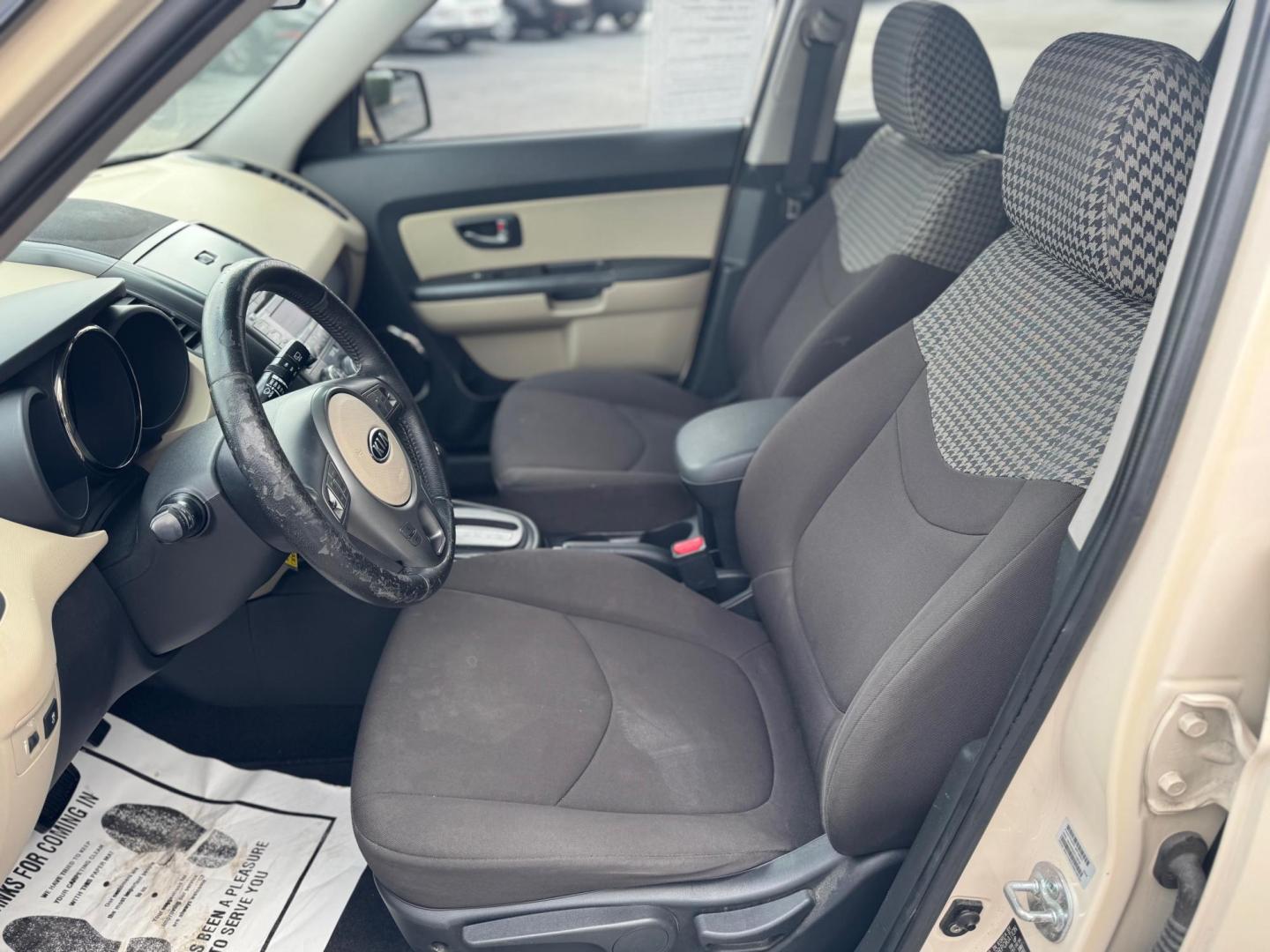 2010 WHITE KIA SOUL BASE; SPORT; + ! (KNDJT2A2XA7) with an 2.0L L4 DOHC 16V engine, located at 10740 Forest Lane, Dallas, TX, 75243, (972) 272-7300, 32.908588, -96.701813 - Photo#7