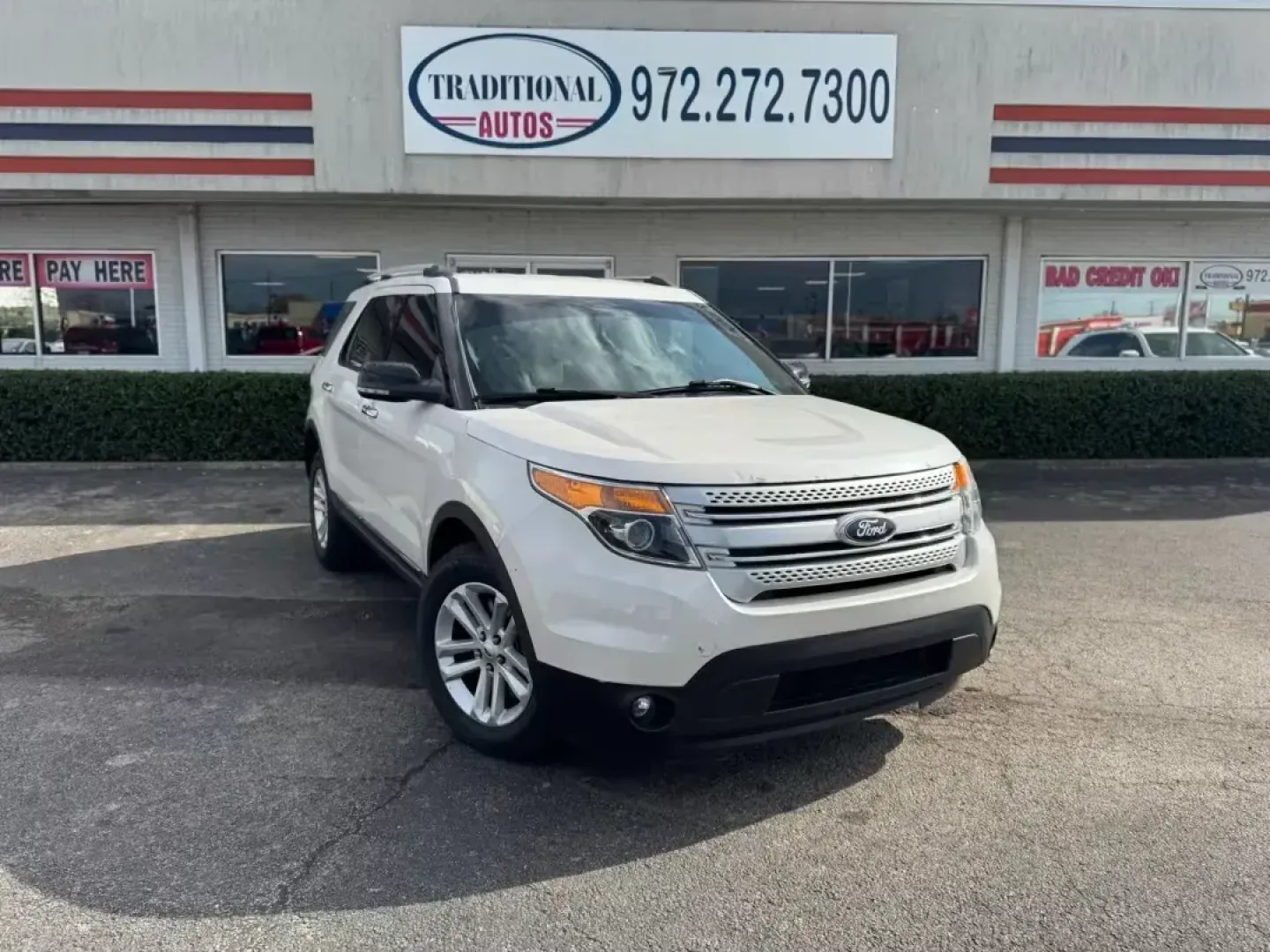 2015 WHITE Ford Explorer XLT 4WD (1FM5K8D89FG) with an 3.5L V6 DOHC 24V engine, 6-Speed Automatic transmission, located at 10740 Forest Lane, Dallas, TX, 75243, (972) 272-7300, 32.908588, -96.701813 - ### Discover Your Next Adventure with the 2015 Ford Explorer XLT 4WD from Traditional Autos!<br /> <br /> If you're searching for an SUV that merges comfort with capability, look no further than this 2015 Ford Explorer XLT 4WD, available now at Traditional Autos in Dallas, Texas. Perfect for weekend - Photo#9