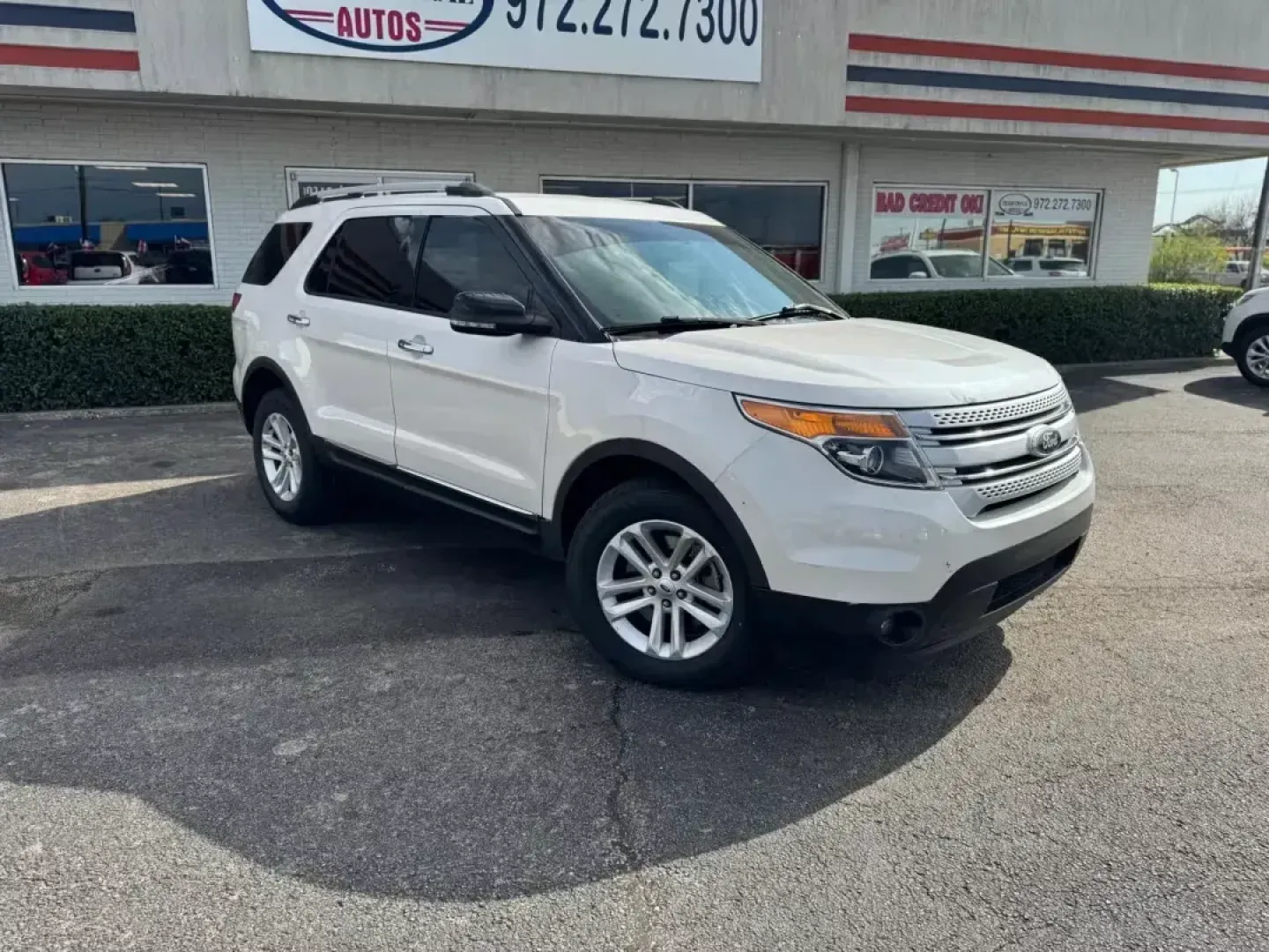 2015 WHITE Ford Explorer XLT 4WD (1FM5K8D89FG) with an 3.5L V6 DOHC 24V engine, 6-Speed Automatic transmission, located at 10740 Forest Lane, Dallas, TX, 75243, (972) 272-7300, 32.908588, -96.701813 - ### Discover Your Next Adventure with the 2015 Ford Explorer XLT 4WD from Traditional Autos!<br /> <br /> If you're searching for an SUV that merges comfort with capability, look no further than this 2015 Ford Explorer XLT 4WD, available now at Traditional Autos in Dallas, Texas. Perfect for weekend - Photo#14