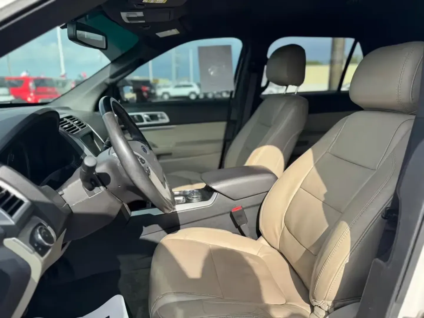 2015 WHITE Ford Explorer XLT 4WD (1FM5K8D89FG) with an 3.5L V6 DOHC 24V engine, 6-Speed Automatic transmission, located at 10740 Forest Lane, Dallas, TX, 75243, (972) 272-7300, 32.908588, -96.701813 - ### Discover Your Next Adventure with the 2015 Ford Explorer XLT 4WD from Traditional Autos!<br /> <br /> If you're searching for an SUV that merges comfort with capability, look no further than this 2015 Ford Explorer XLT 4WD, available now at Traditional Autos in Dallas, Texas. Perfect for weekend - Photo#16