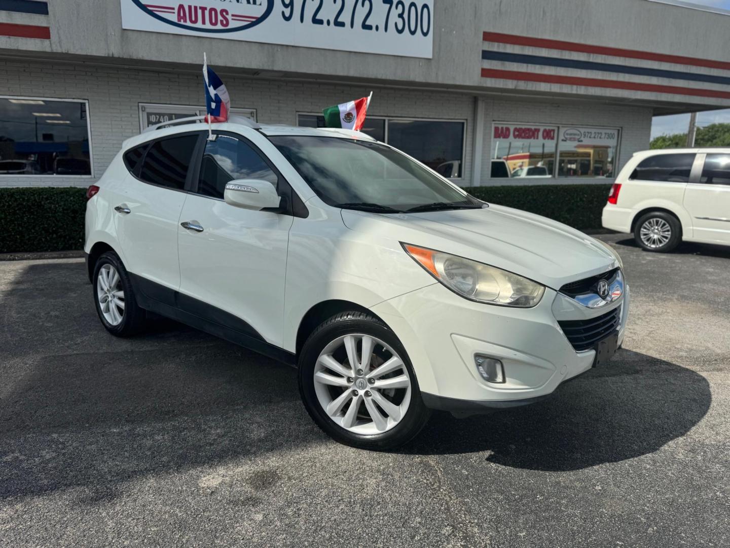 2010 WHITE HYUNDAI TUCSON GLS; LIMITED Limited 2WD (KM8JU3AC3AU) with an 2.4L L4 DOHC 16V engine, 6-Speed Automatic transmission, located at 10740 Forest Lane, Dallas, TX, 75243, (972) 272-7300, 32.908588, -96.701813 - Photo#1