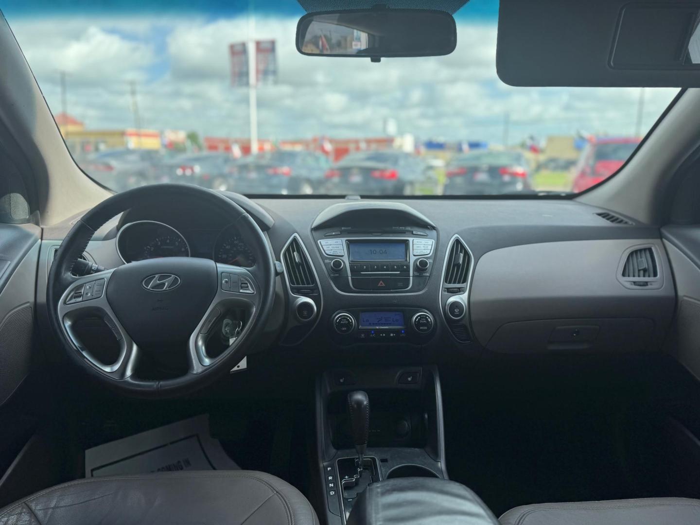 2010 WHITE HYUNDAI TUCSON GLS; LIMITED Limited 2WD (KM8JU3AC3AU) with an 2.4L L4 DOHC 16V engine, 6-Speed Automatic transmission, located at 10740 Forest Lane, Dallas, TX, 75243, (972) 272-7300, 32.908588, -96.701813 - Photo#7