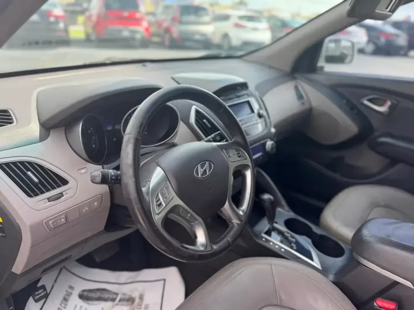 2010 WHITE Hyundai Tucson Limited 2WD (KM8JU3AC3AU) with an 2.4L L4 DOHC 16V engine, 6-Speed Automatic transmission, located at 10740 Forest Lane, Dallas, TX, 75243, (972) 272-7300, 32.908588, -96.701813 - Are you looking for a reliable and stylish vehicle that can handle weekend adventures or daily commutes? Look no further than this 2010 Hyundai Tucson Limited! Perfect for families or individuals seeking a comfortable ride, this compact SUV offers a blend of practicality and modern features that mak - Photo#5