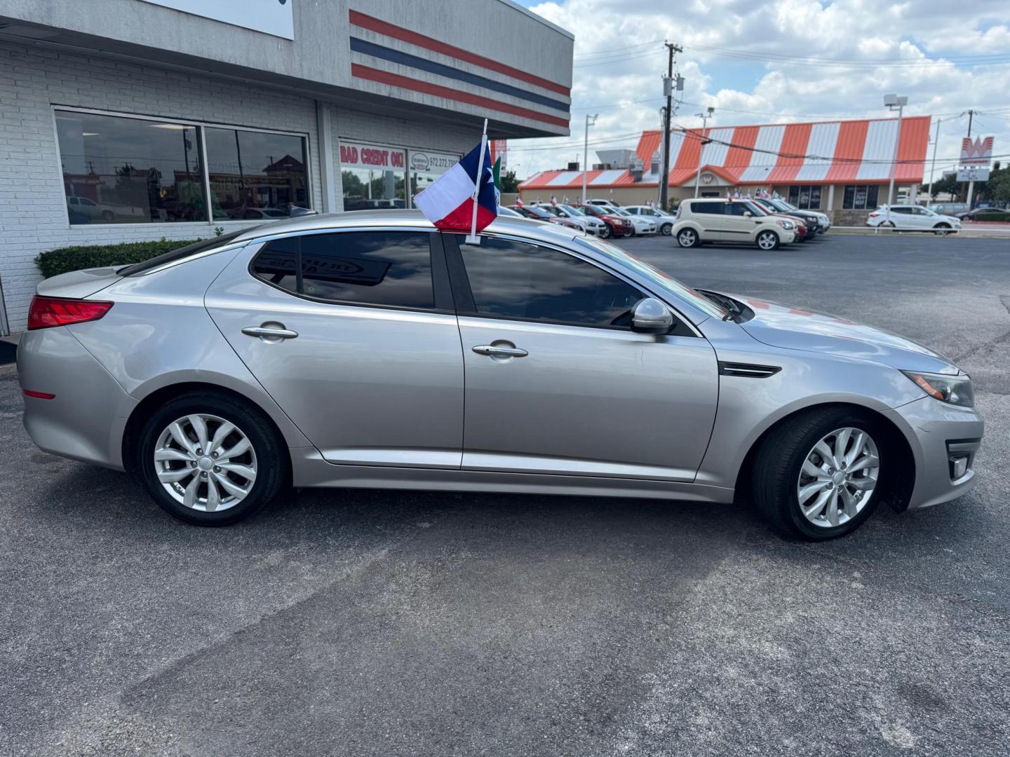2014 GOLD KIA OPTIMA EX; LX EX (5XXGN4A72EG) with an 2.4L L4 DOHC 16V engine, 6-Speed Automatic transmission, located at 10740 Forest Lane, Dallas, TX, 75243, (972) 272-7300, 32.908588, -96.701813 - Photo#3