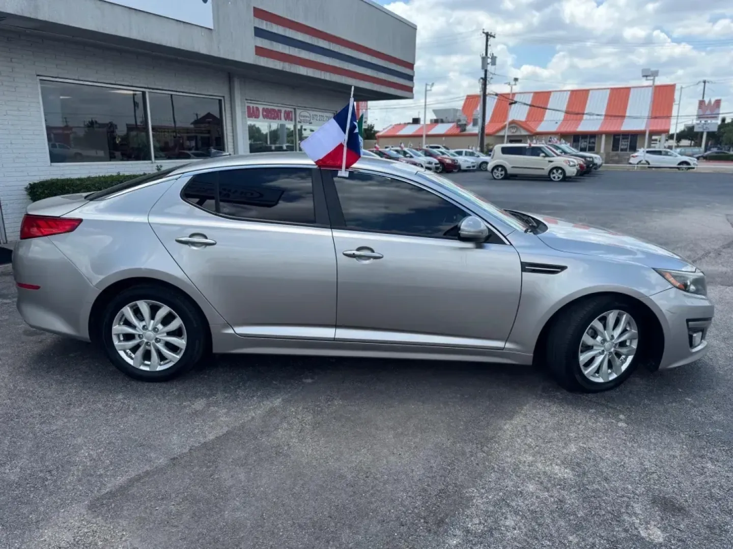 2014 GOLD Kia Optima EX (5XXGN4A72EG) with an 2.4L L4 DOHC 16V engine, 6-Speed Automatic transmission, located at 10740 Forest Lane, Dallas, TX, 75243, (972) 272-7300, 32.908588, -96.701813 - ### Experience the Open Road with This 2014 Kia Optima EX Your Perfect Commuter Companion!<br /> <br /> Are you looking for a reliable and stylish sedan to enhance your daily commute or weekend adventures? Look no further than this 2014 Kia Optima EX, available now at Traditional Autos, your premie - Photo#4