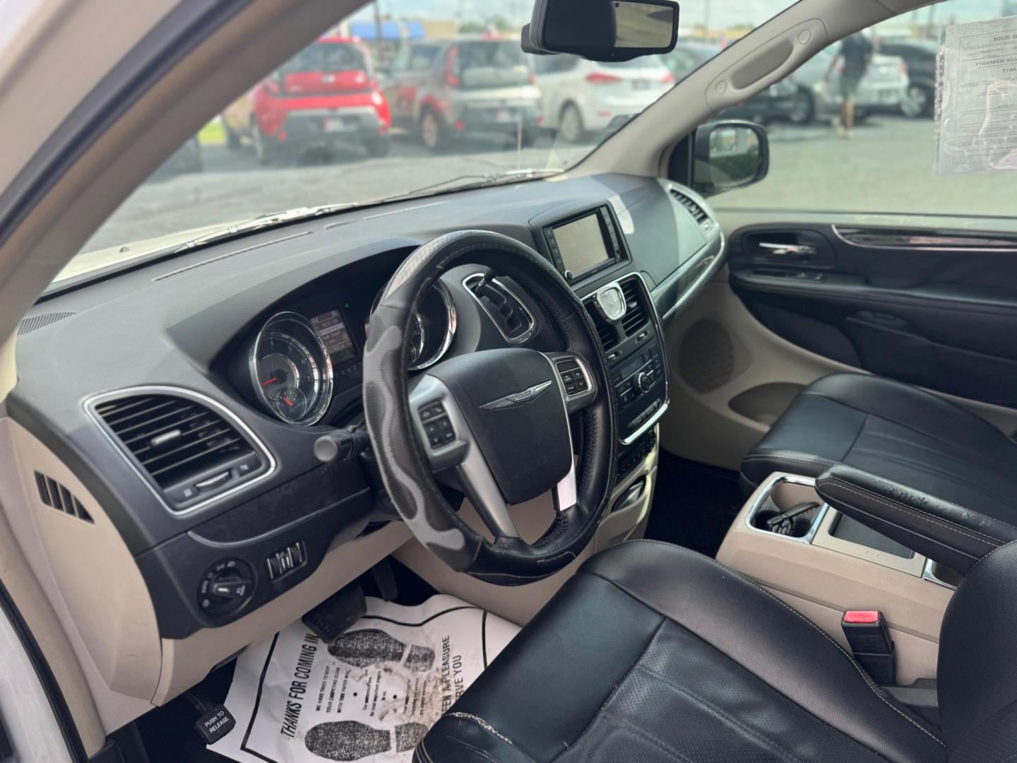 2013 WHITE CHRYSLER TOWN and COUNTRY TOURI Touring-L (2C4RC1CG0DR) with an 3.6L V6 DOHC 24V engine, 6-Speed Automatic transmission, located at 10740 Forest Lane, Dallas, TX, 75243, (972) 272-7300, 32.908588, -96.701813 - Photo#6