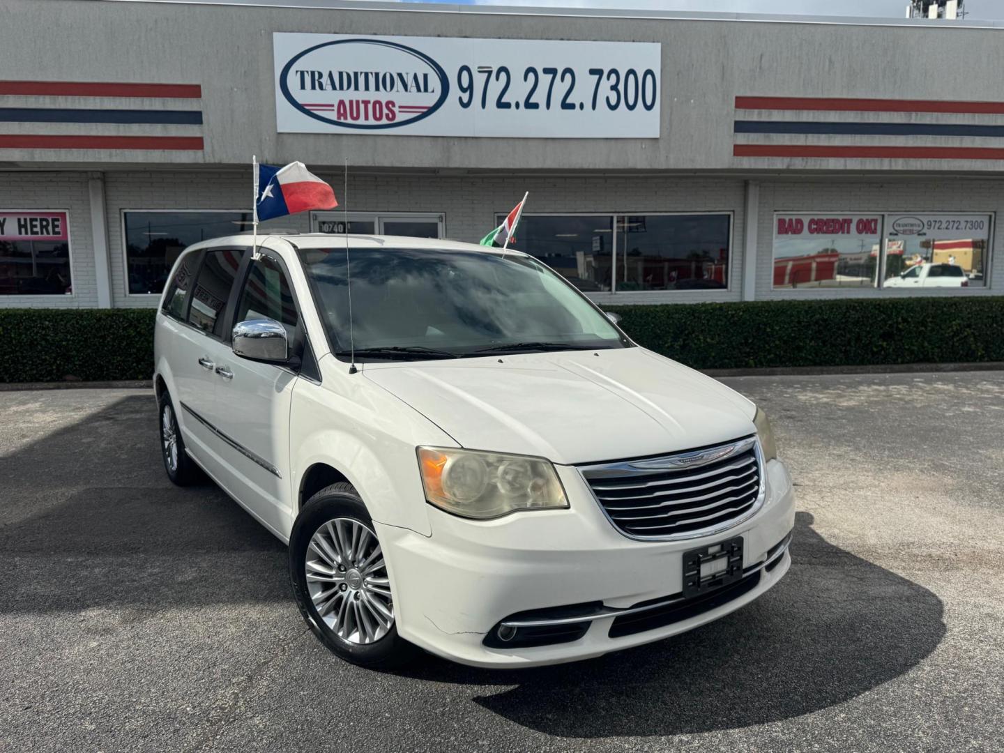 2013 WHITE CHRYSLER TOWN and COUNTRY TOURI Touring-L (2C4RC1CG0DR) with an 3.6L V6 DOHC 24V engine, 6-Speed Automatic transmission, located at 10740 Forest Lane, Dallas, TX, 75243, (972) 272-7300, 32.908588, -96.701813 - Photo#1