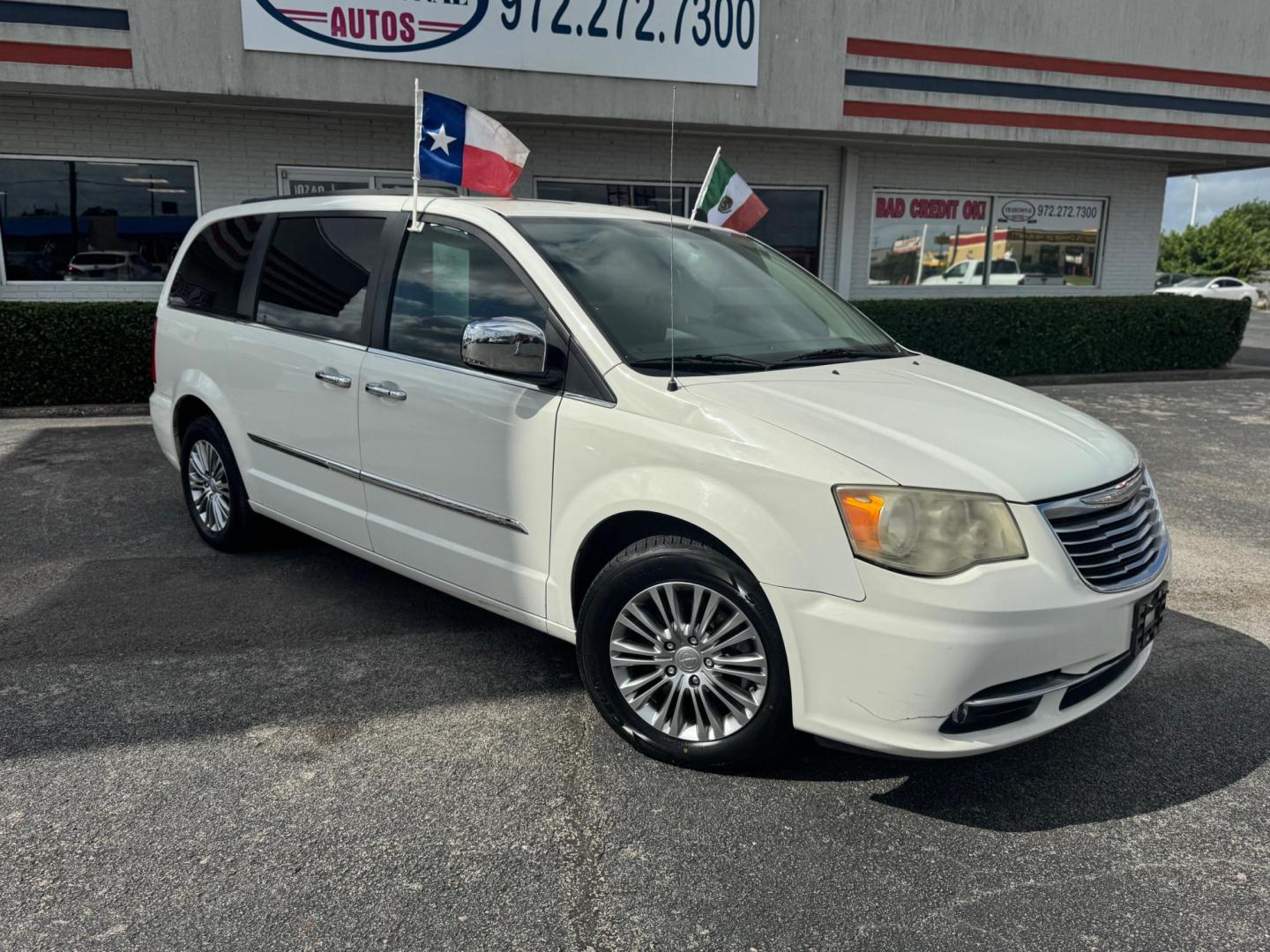 2013 WHITE CHRYSLER TOWN and COUNTRY TOURI Touring-L (2C4RC1CG0DR) with an 3.6L V6 DOHC 24V engine, 6-Speed Automatic transmission, located at 10740 Forest Lane, Dallas, TX, 75243, (972) 272-7300, 32.908588, -96.701813 - Photo#2