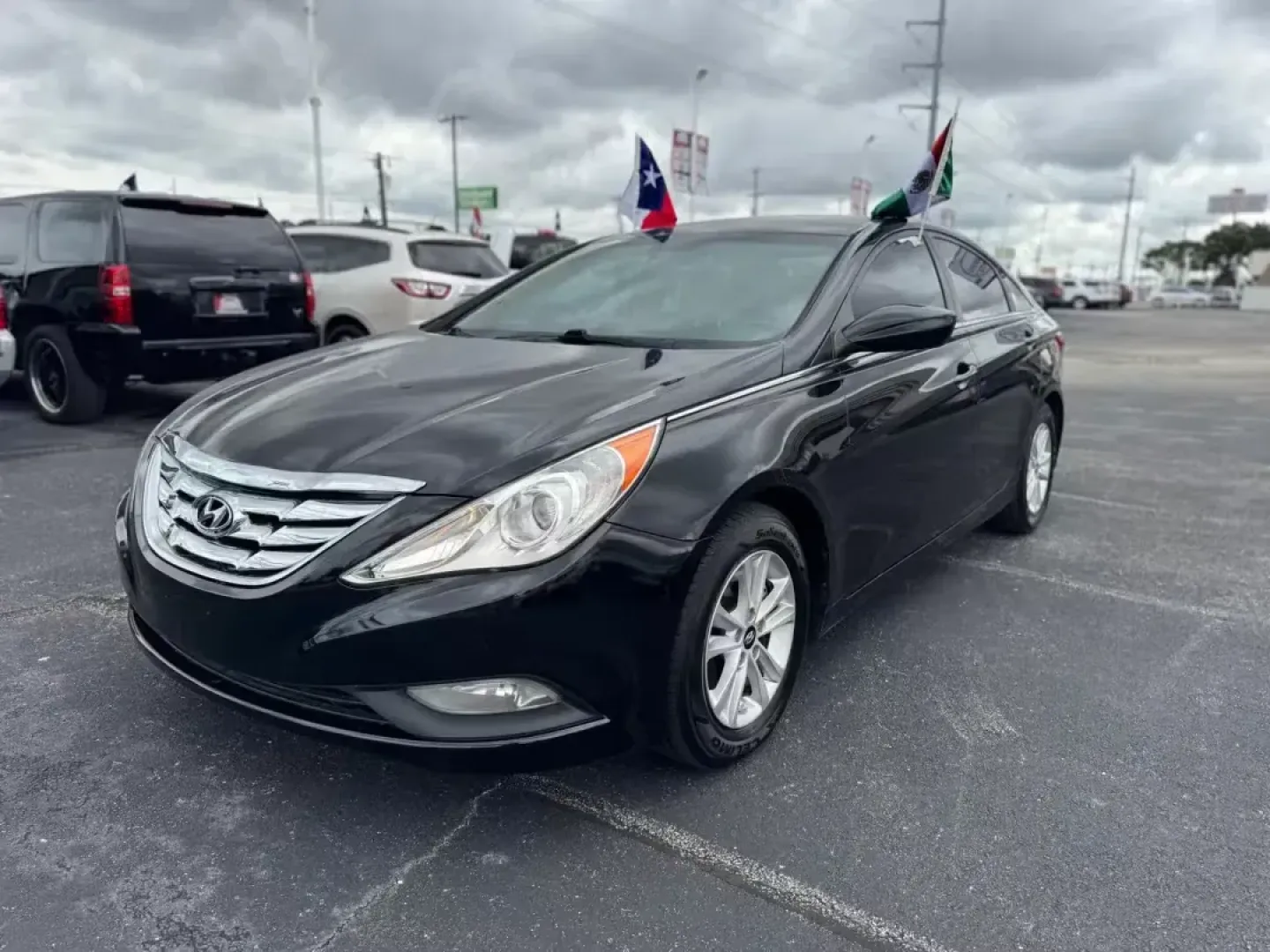 2011 BLACK Hyundai Elantra GLS A/T (KMHDH4AE7BU) with an 1.8L L4 DOHC 16V engine, 6-Speed Automatic transmission, located at 10740 Forest Lane, Dallas, TX, 75243, (972) 272-7300, 32.908588, -96.701813 - Discover a world of possibilities with the 2011 Hyundai Elantra GLS A/T, a versatile sedan perfectly suited for both the daily commuter and the weekend adventurer. At Traditional Autos, located at 10740 Forest Lane, Dallas, TX 75243, we specialize in offering quality used vehicles that meet a variet - Photo#2