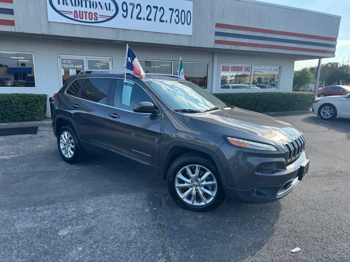 2015 Jeep Cherokee Limited 4WD (1C4PJMDB9FW) with an 2.4L L4 DOHC 16V engine, 9-Speed Automatic transmission, located at 10740 Forest Lane, Dallas, TX, 75243, (972) 272-7300, 32.908588, -96.701813 - Are you ready to embark on life's adventures? Whether you're navigating the bustling streets of Dallas or exploring the scenic beauty of nearby parks, the 2015 Jeep Cherokee is the perfect companion for those seeking a blend of comfort, capability, and style. Ideal for weekend getaways or daily comm - Photo#1