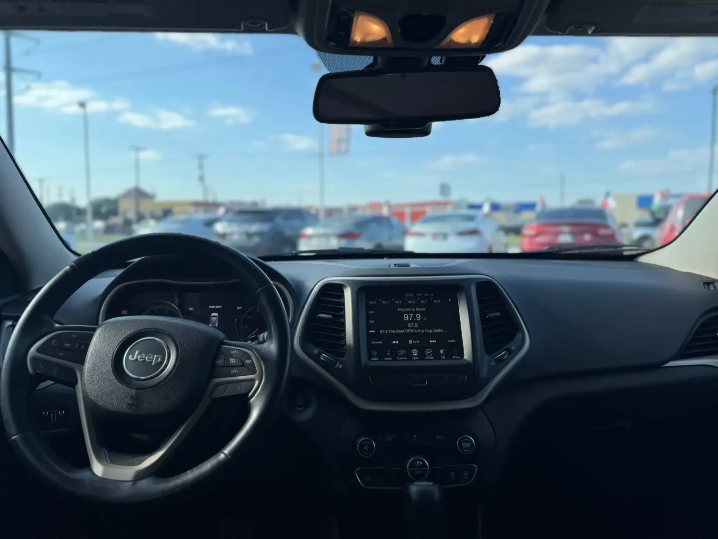 2015 Jeep Cherokee Limited 4WD (1C4PJMDB9FW) with an 2.4L L4 DOHC 16V engine, 9-Speed Automatic transmission, located at 10740 Forest Lane, Dallas, TX, 75243, (972) 272-7300, 32.908588, -96.701813 - Are you ready to embark on life's adventures? Whether you're navigating the bustling streets of Dallas or exploring the scenic beauty of nearby parks, the 2015 Jeep Cherokee is the perfect companion for those seeking a blend of comfort, capability, and style. Ideal for weekend getaways or daily comm - Photo#6